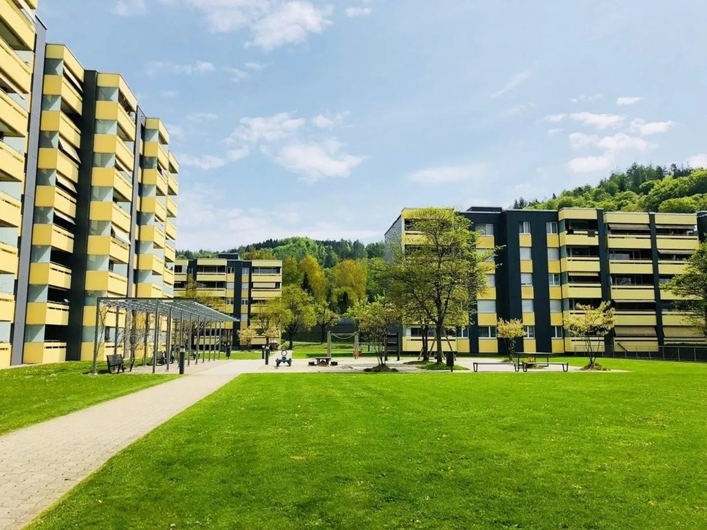 Zone résidentielle calme et adaptée aux enfants en bordure de forêt avec piscine ! - Photo 11 sur 12