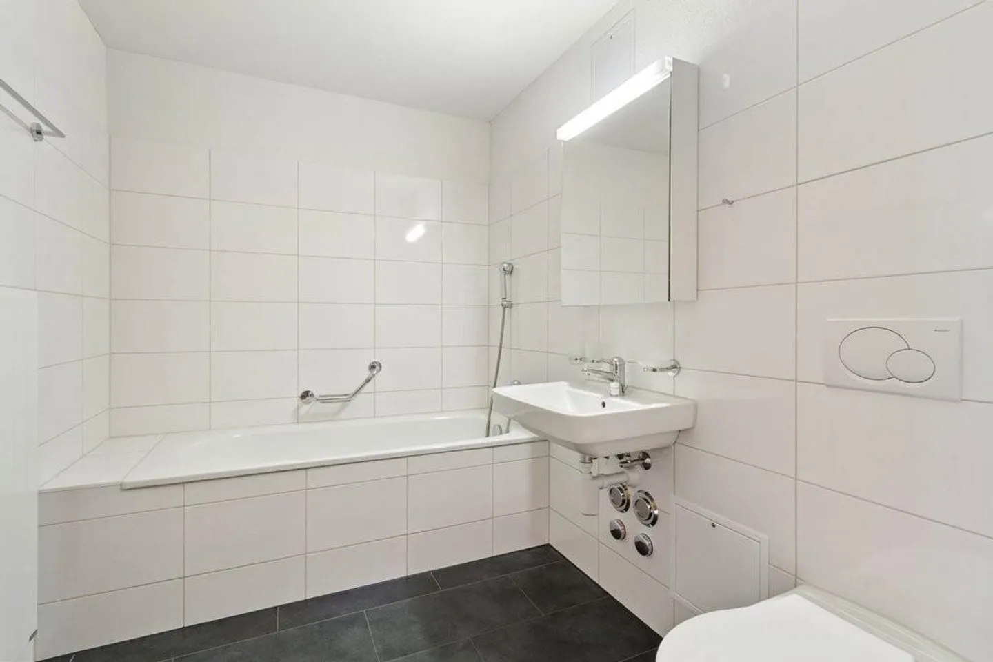 Zone résidentielle calme et adaptée aux enfants en bordure de forêt avec piscine ! - Photo 6 sur 12