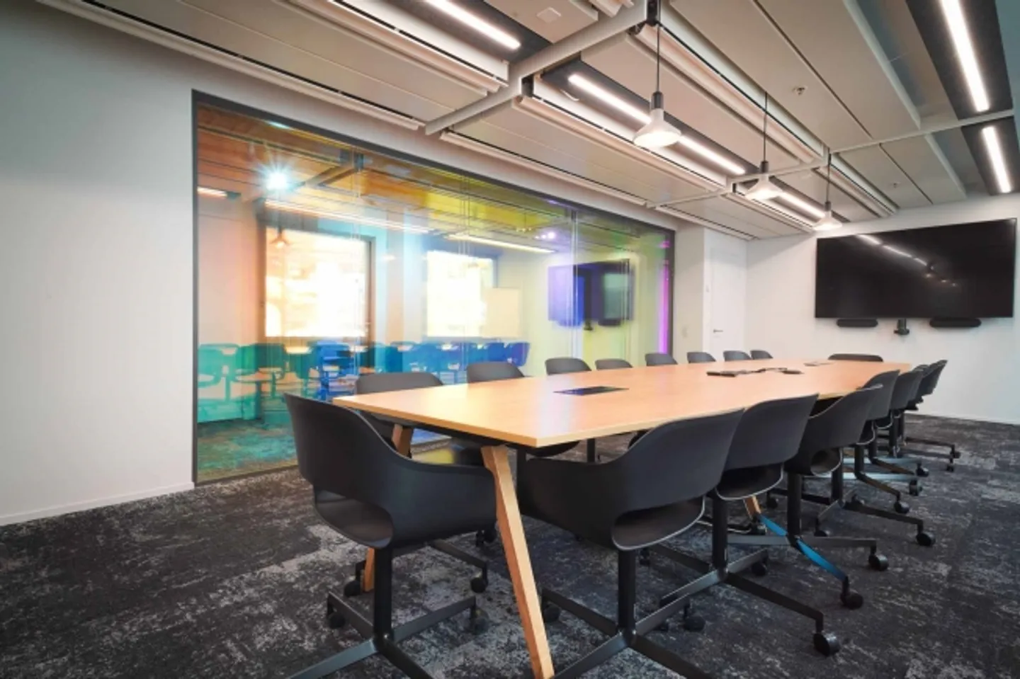 600m2 Espaces de Bureau à Louer dans le Complexe Octagon Un Environnement Moderne et Dynamique - Photo 3 sur 5