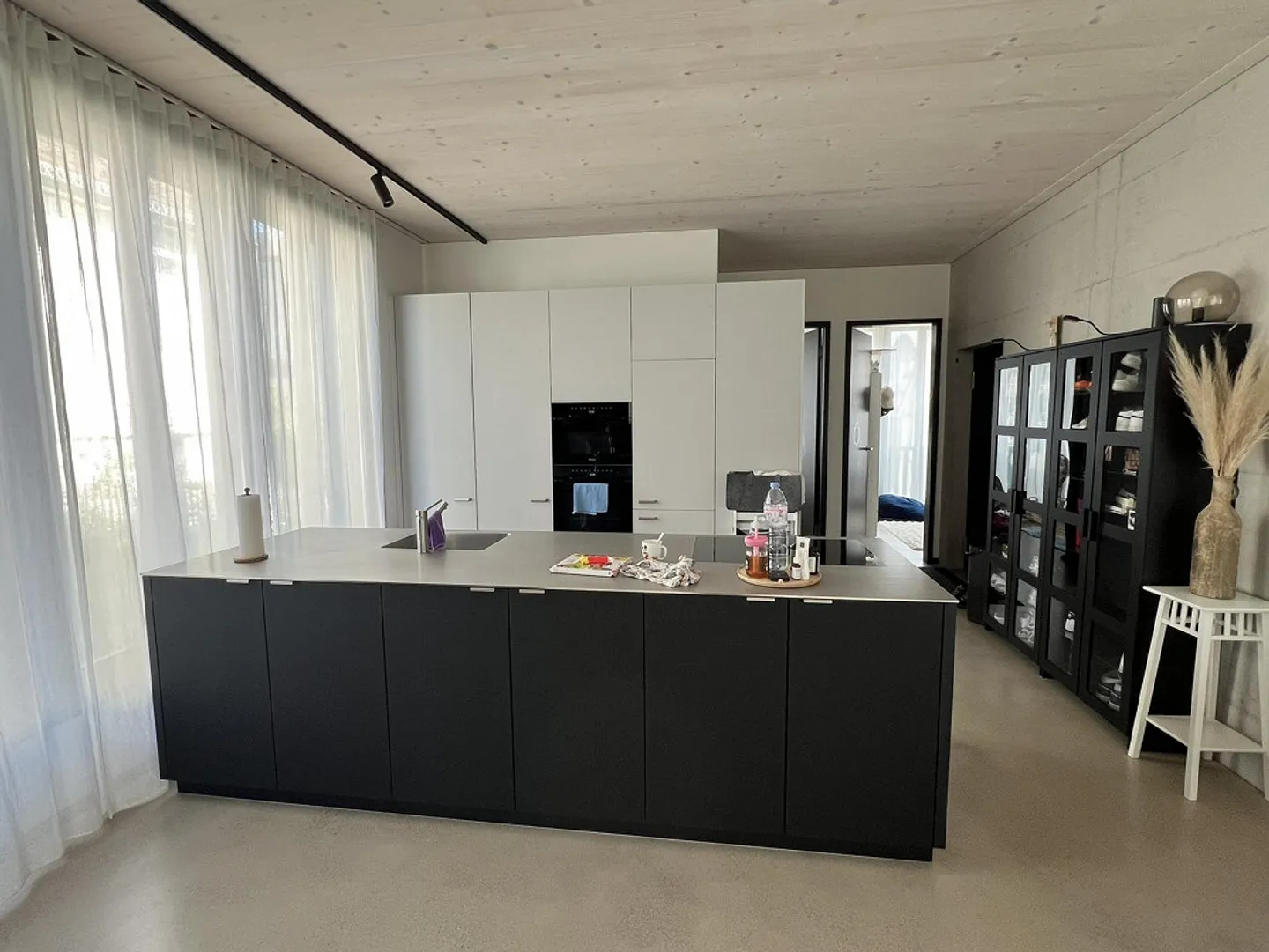 5.5 Room Apartment, High Standard of Finish - Photo 6 of 17