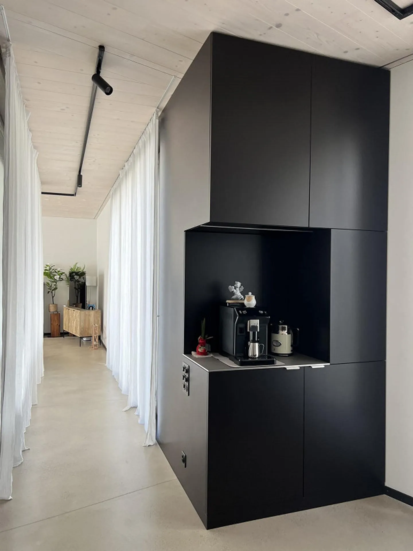 5.5 Room Apartment, High Standard of Finish - Photo 7 of 17
