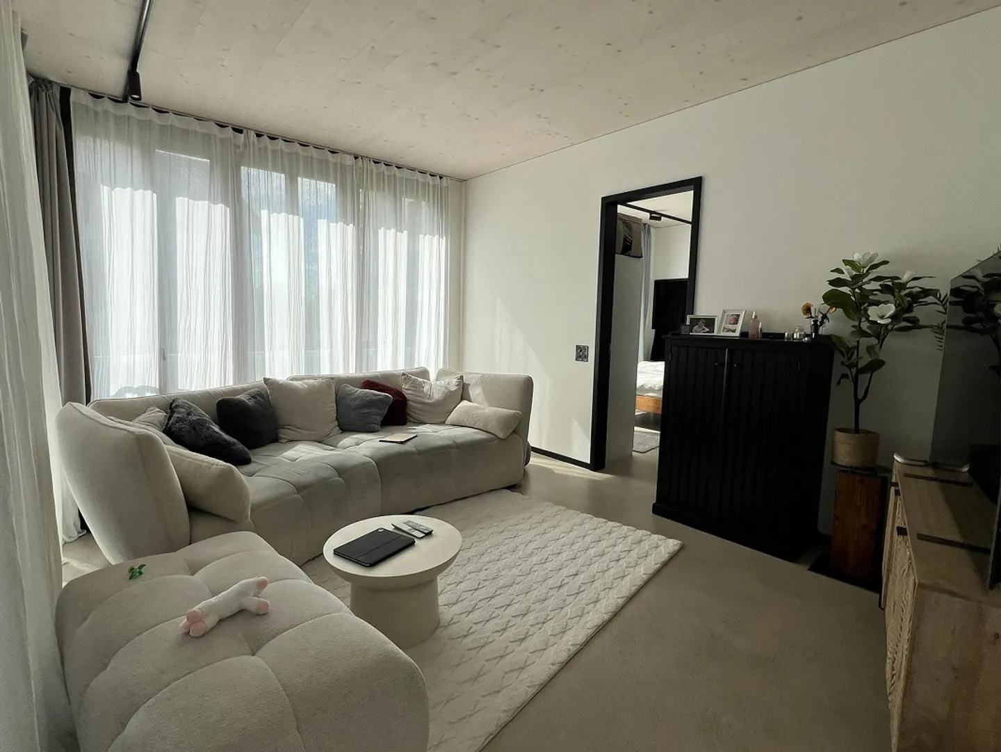 5.5 Room Apartment, High Standard of Finish - Photo 8 of 17