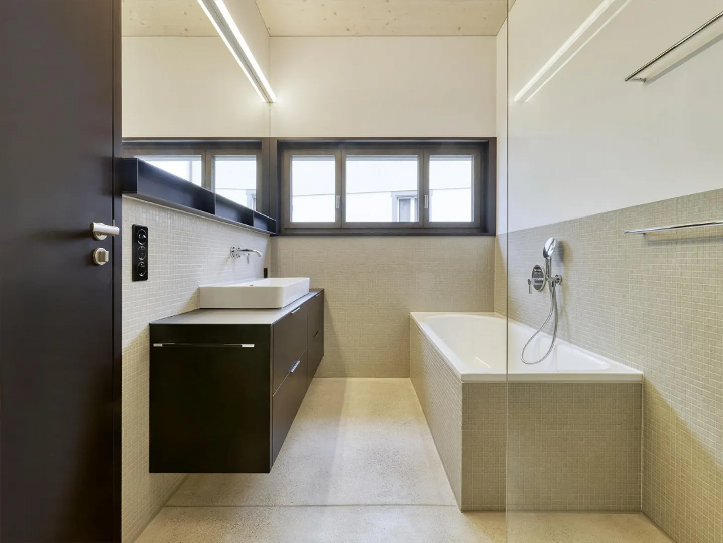 5.5 Room Apartment, High Standard of Finish - Photo 10 of 17