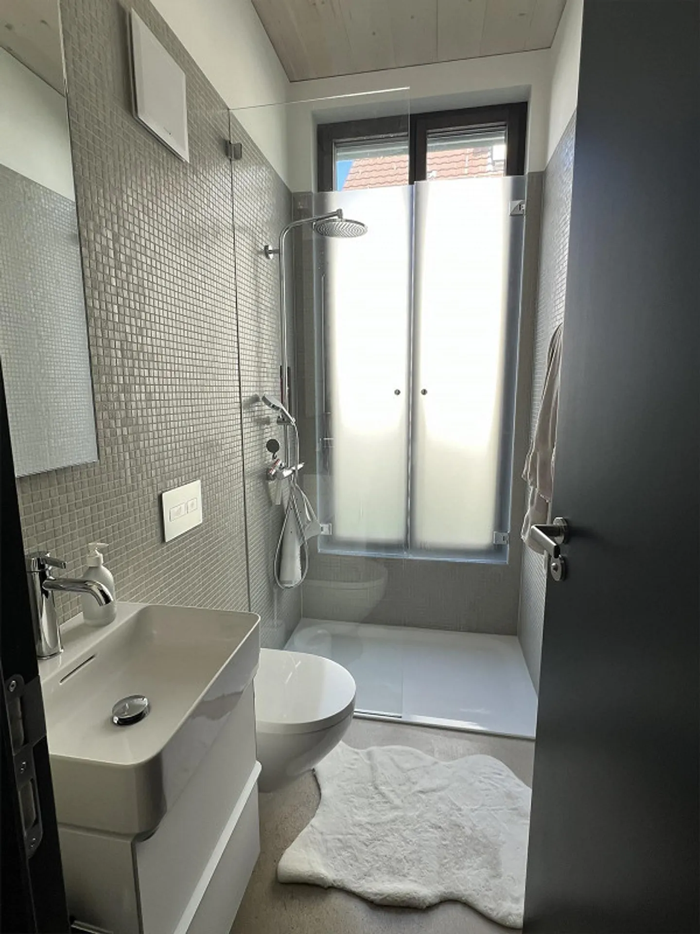 5.5 Room Apartment, High Standard of Finish - Photo 12 of 17