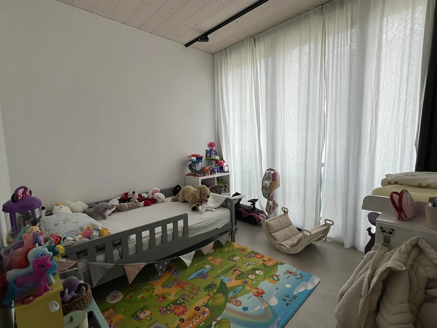 5.5 Room Apartment, High Standard of Finish - Photo 14 of 17