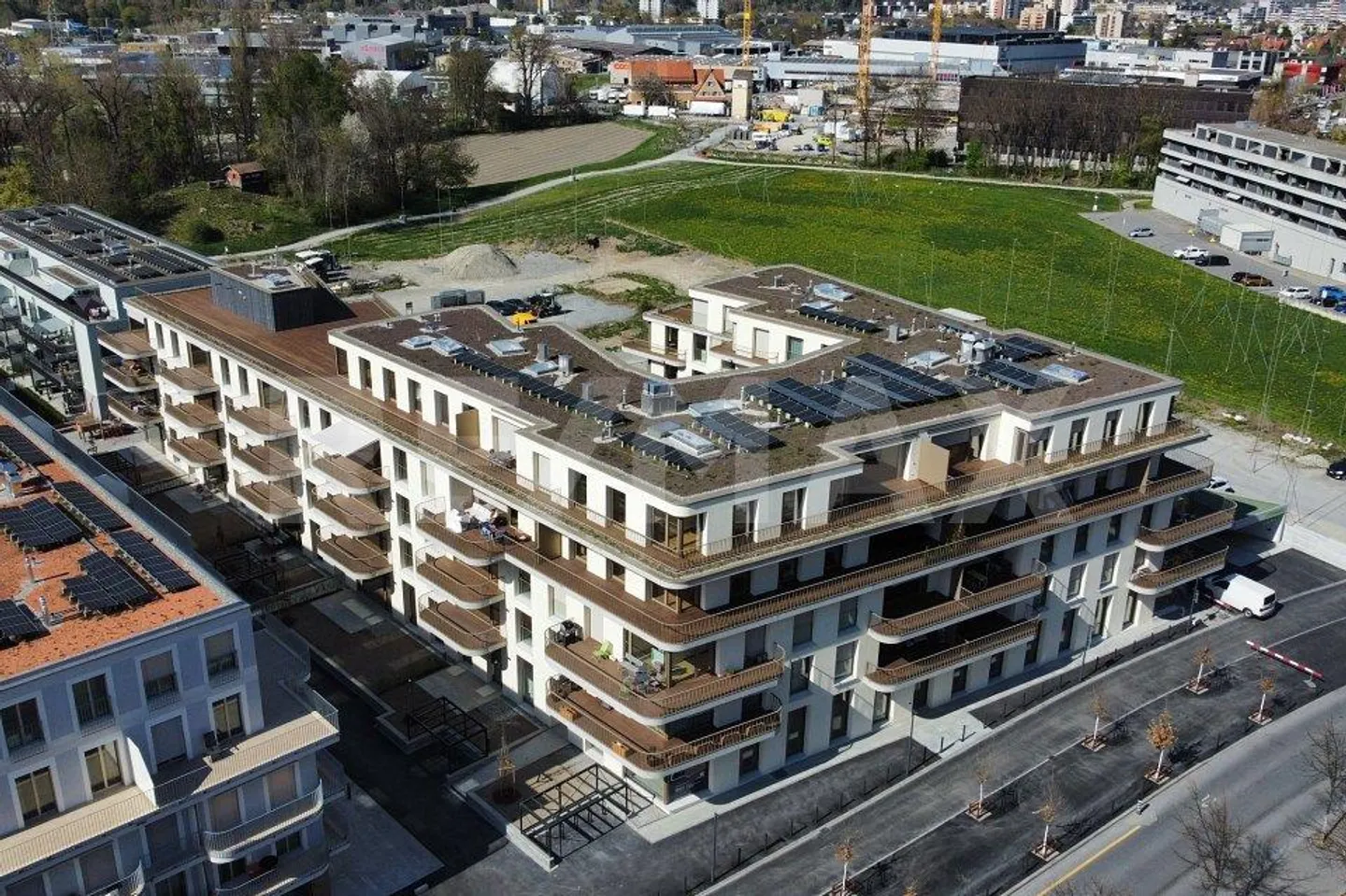 6½ Room Apartment in the Attic with 400m² Terrace - Photo 4 of 13