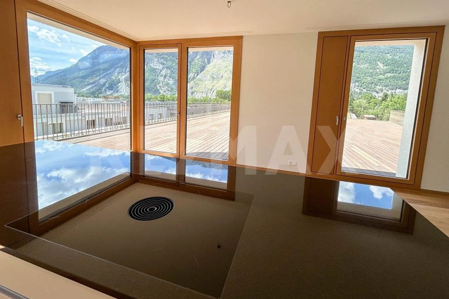 6½ Room Apartment in the Attic with 400m² Terrace - Photo 6 of 13