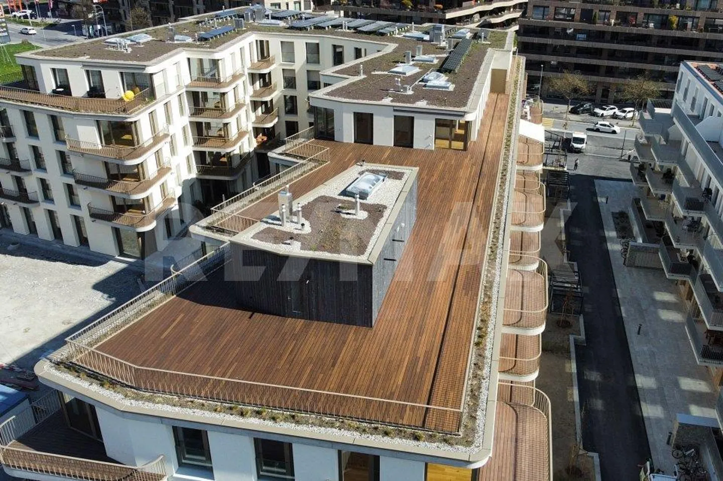 6½ Room Apartment in the Attic with 400m² Terrace - Photo 1 of 13