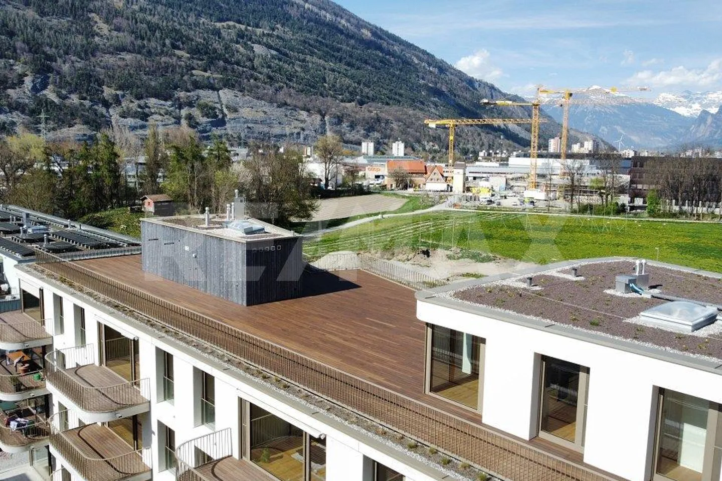 6½ Room Apartment in the Attic with 400m² Terrace - Photo 3 of 13