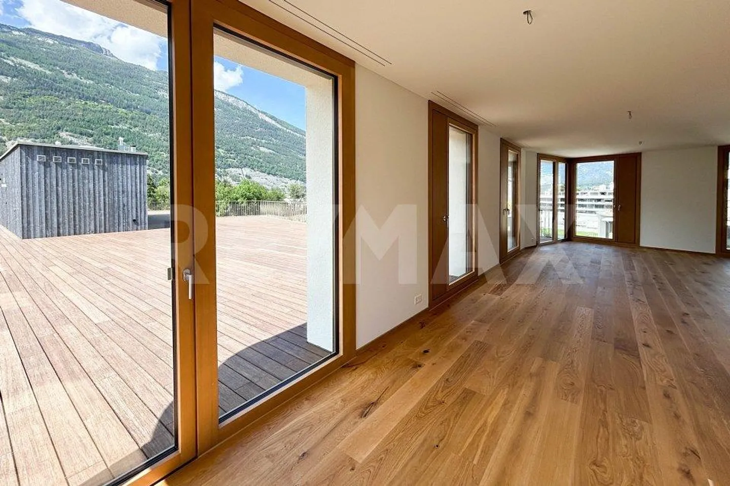 6½ Room Apartment in the Attic with 400m² Terrace - Photo 8 of 13