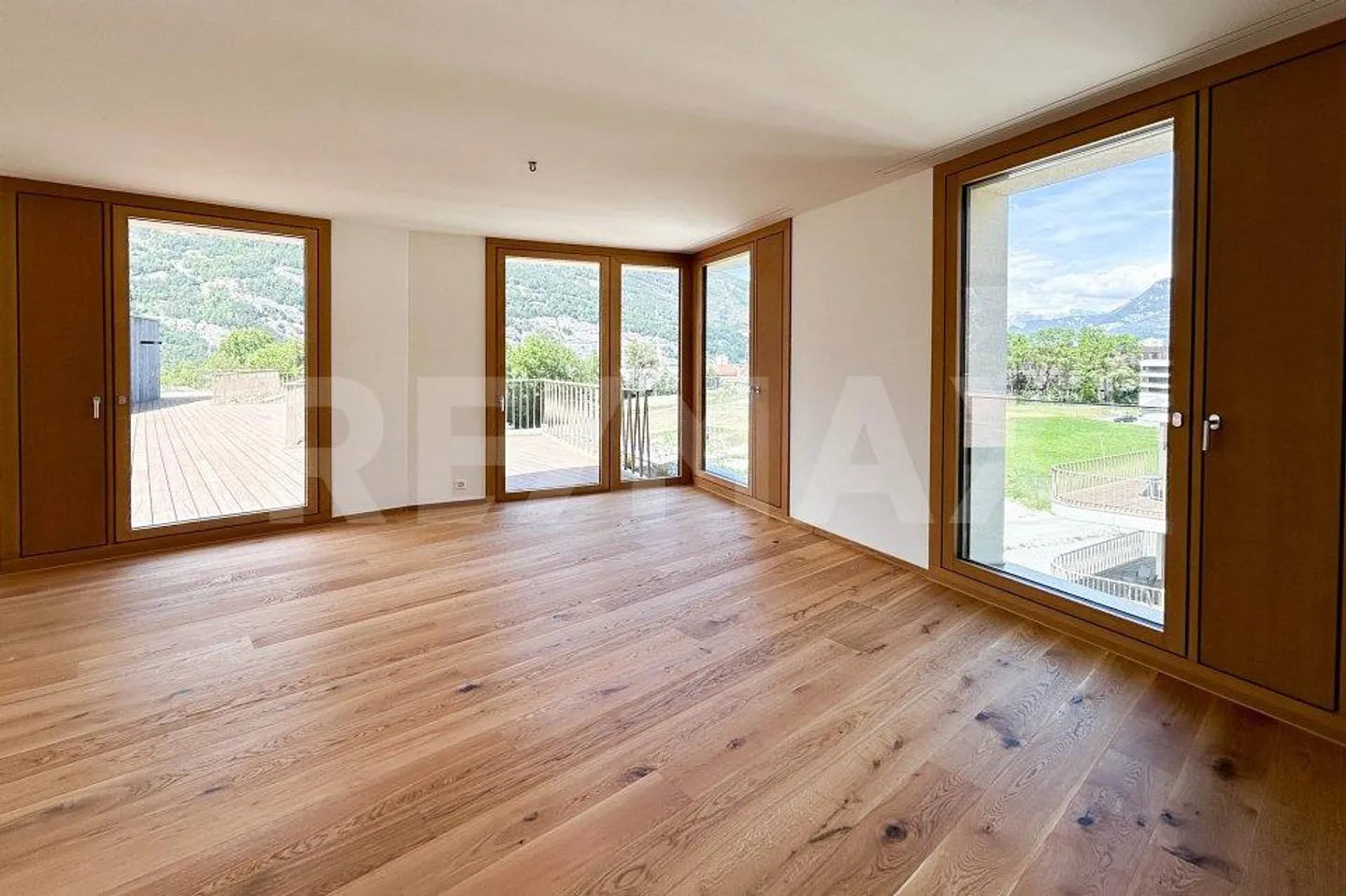 6½ Room Apartment in the Attic with 400m² Terrace - Photo 9 of 13