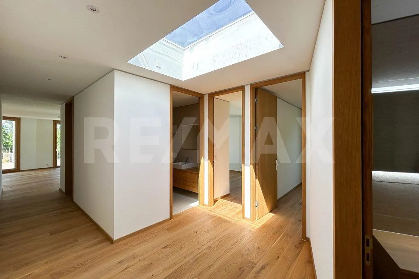6½ Room Apartment in the Attic with 400m² Terrace - Photo 10 of 13