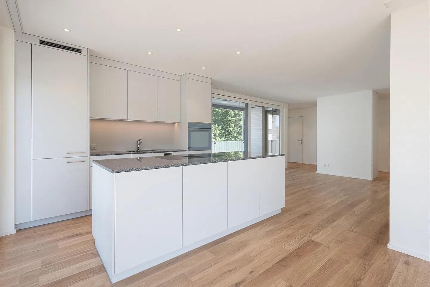 3.5 Room Apartment with Loggia for Rent - Photo 4 of 7