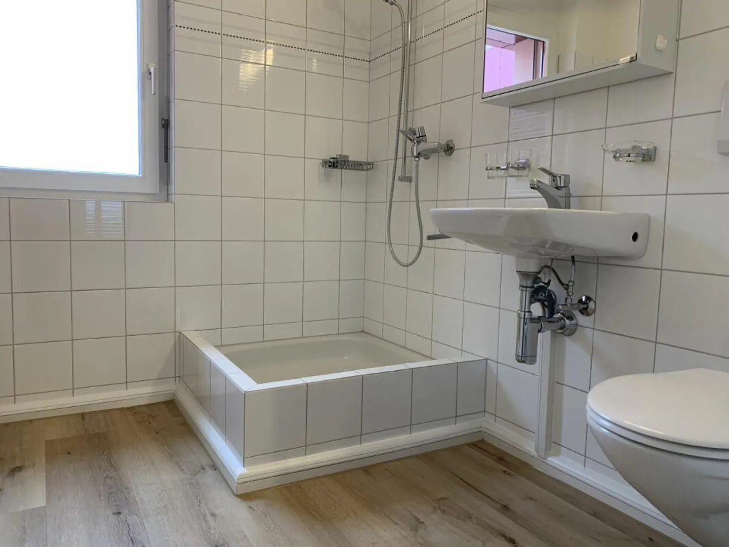 Renovierte 5 1/2 Zimmer-Whg mit teils Seesicht und Cheminée - Photo 7 sur 11