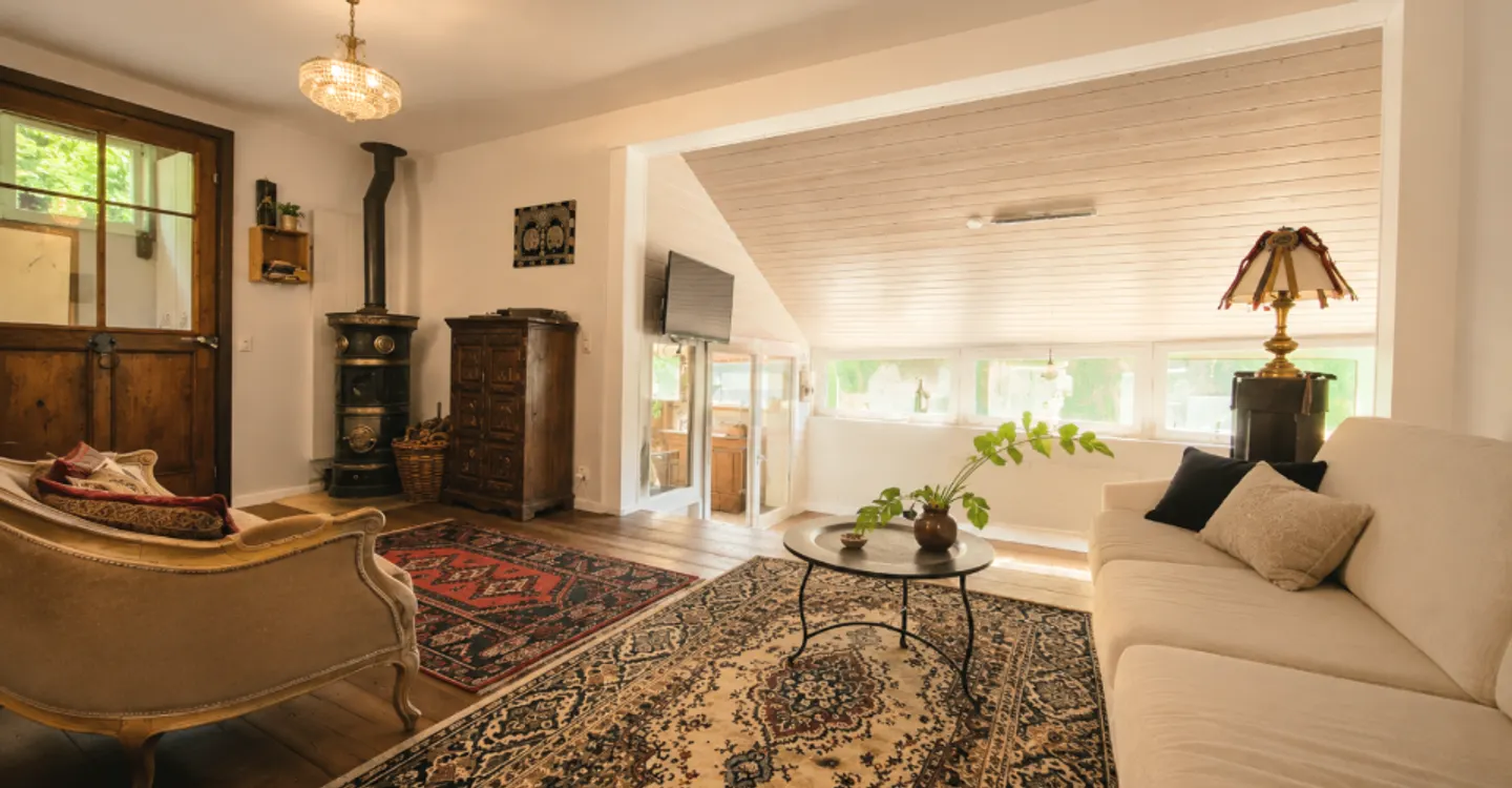 Maison atypique de charme dans un environnement résidentiel recherché - Photo 3 sur 11