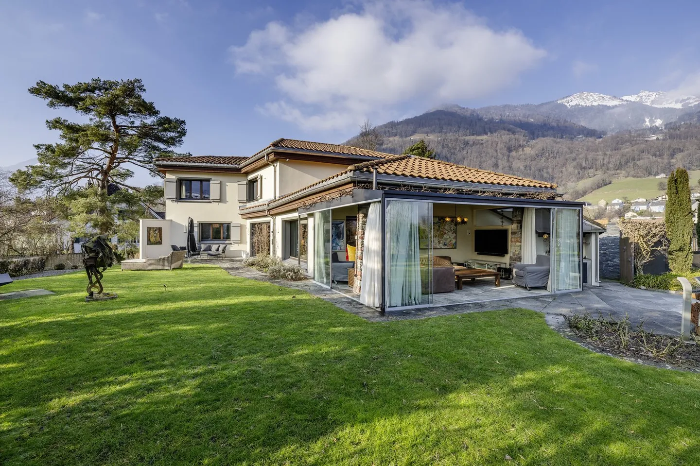 Propriété Méditerranéenne avec Villa, Piscine et Jardin - Photo 2 sur 13