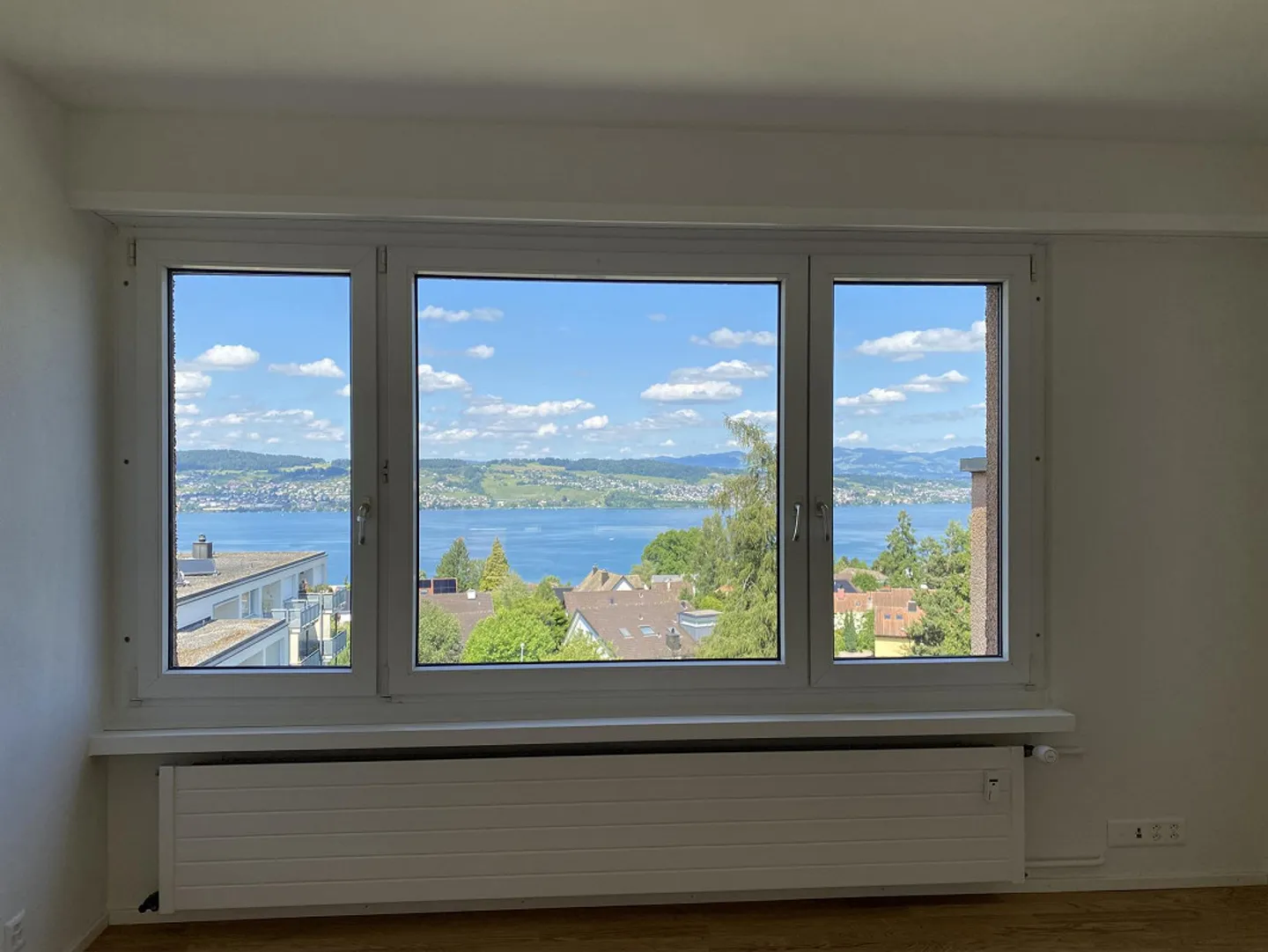 Appartement penthouse de 4 pièces fraîchement rénové avec vue imprenable sur le lac - Photo 1 sur 27