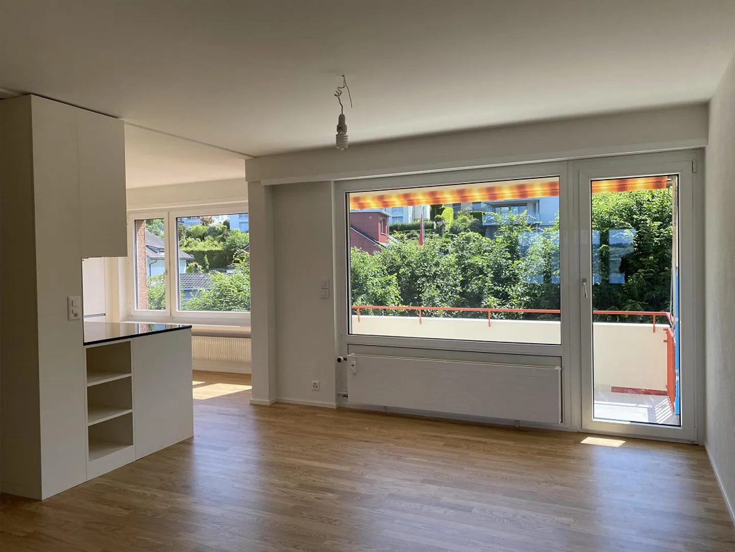 Appartement penthouse de 4 pièces fraîchement rénové avec vue imprenable sur le lac - Photo 8 sur 27