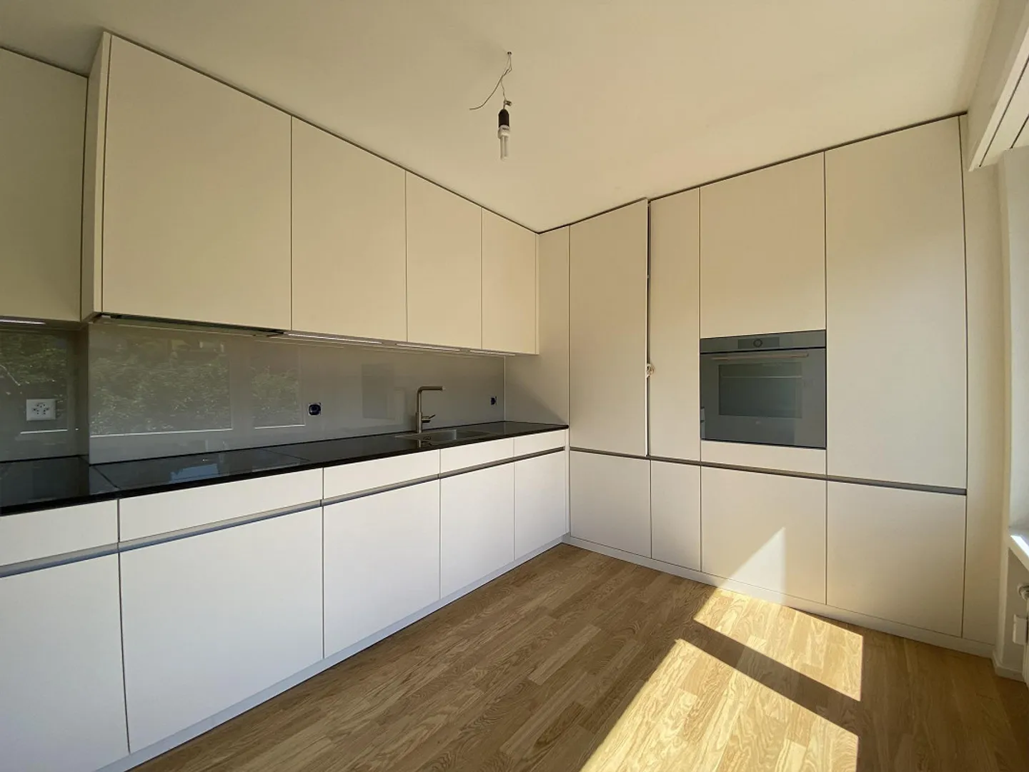 Appartement penthouse de 4 pièces fraîchement rénové avec vue imprenable sur le lac - Photo 10 sur 27