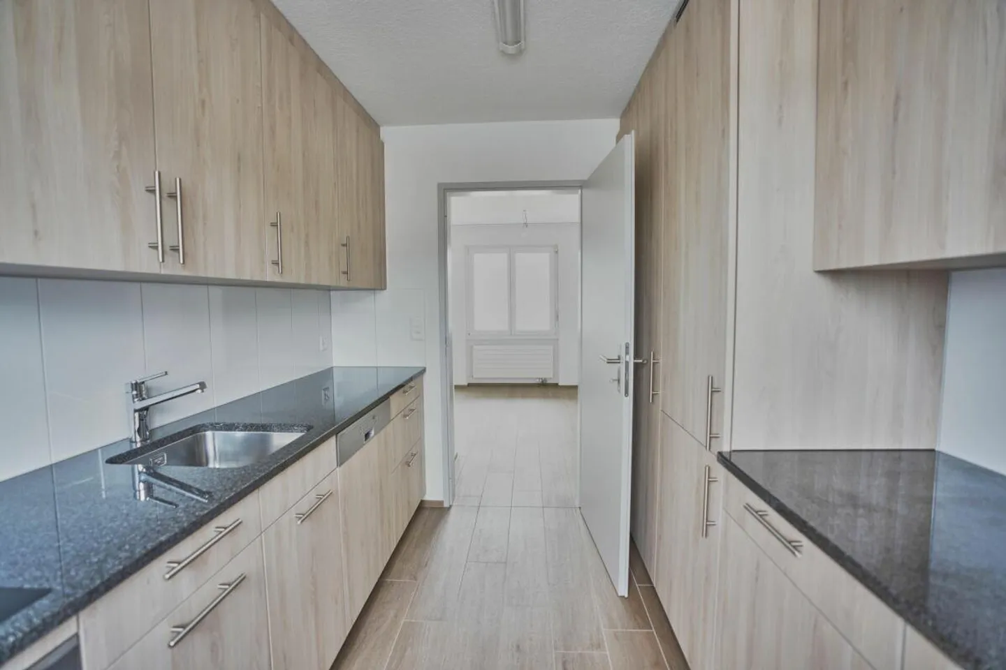 Appartement en attique de 4,5 pièces avec terrasse panoramique à Busswil - Photo 1 sur 16