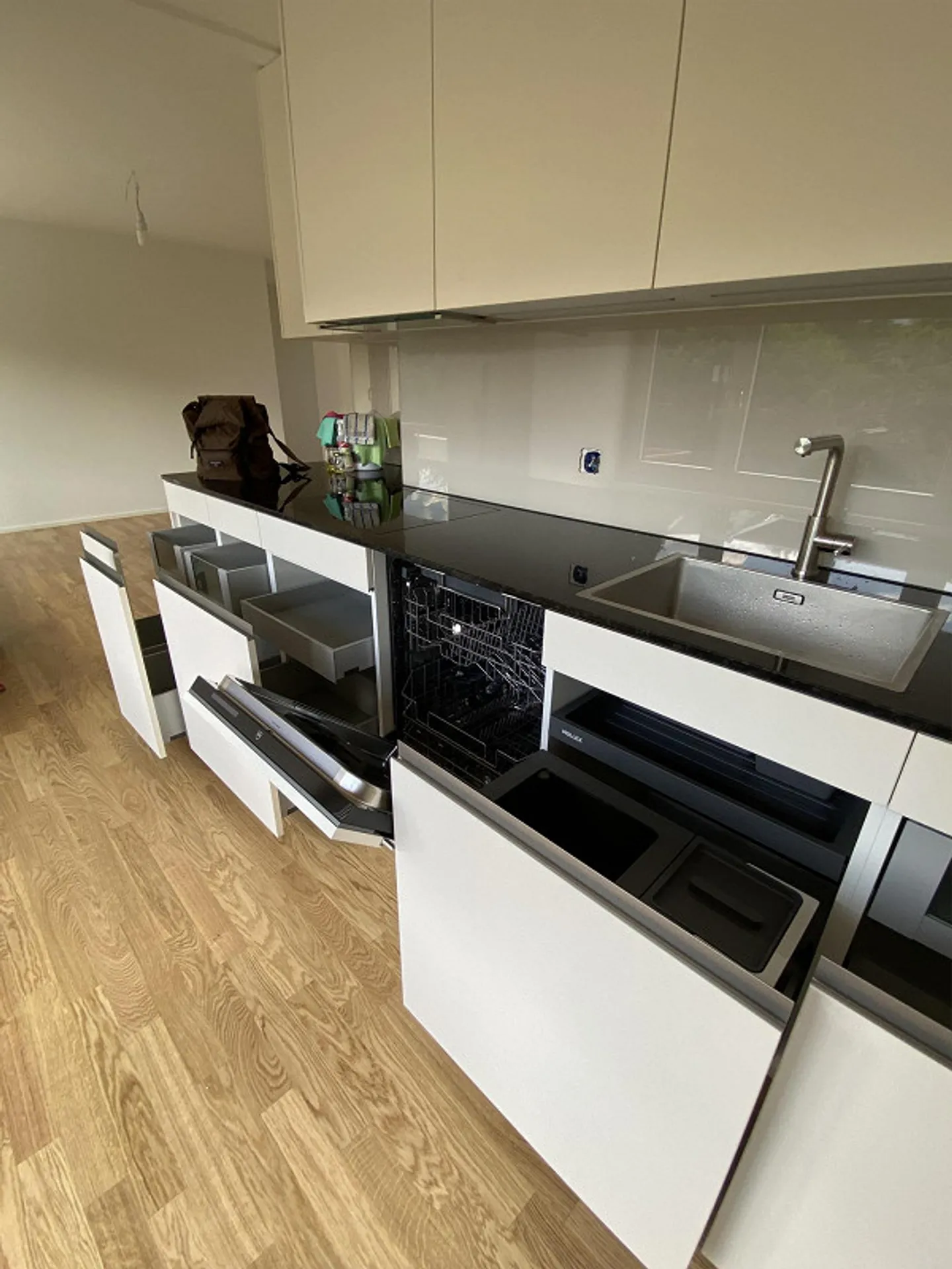 Appartement penthouse de 4 pièces fraîchement rénové avec vue imprenable sur le lac - Photo 12 sur 27