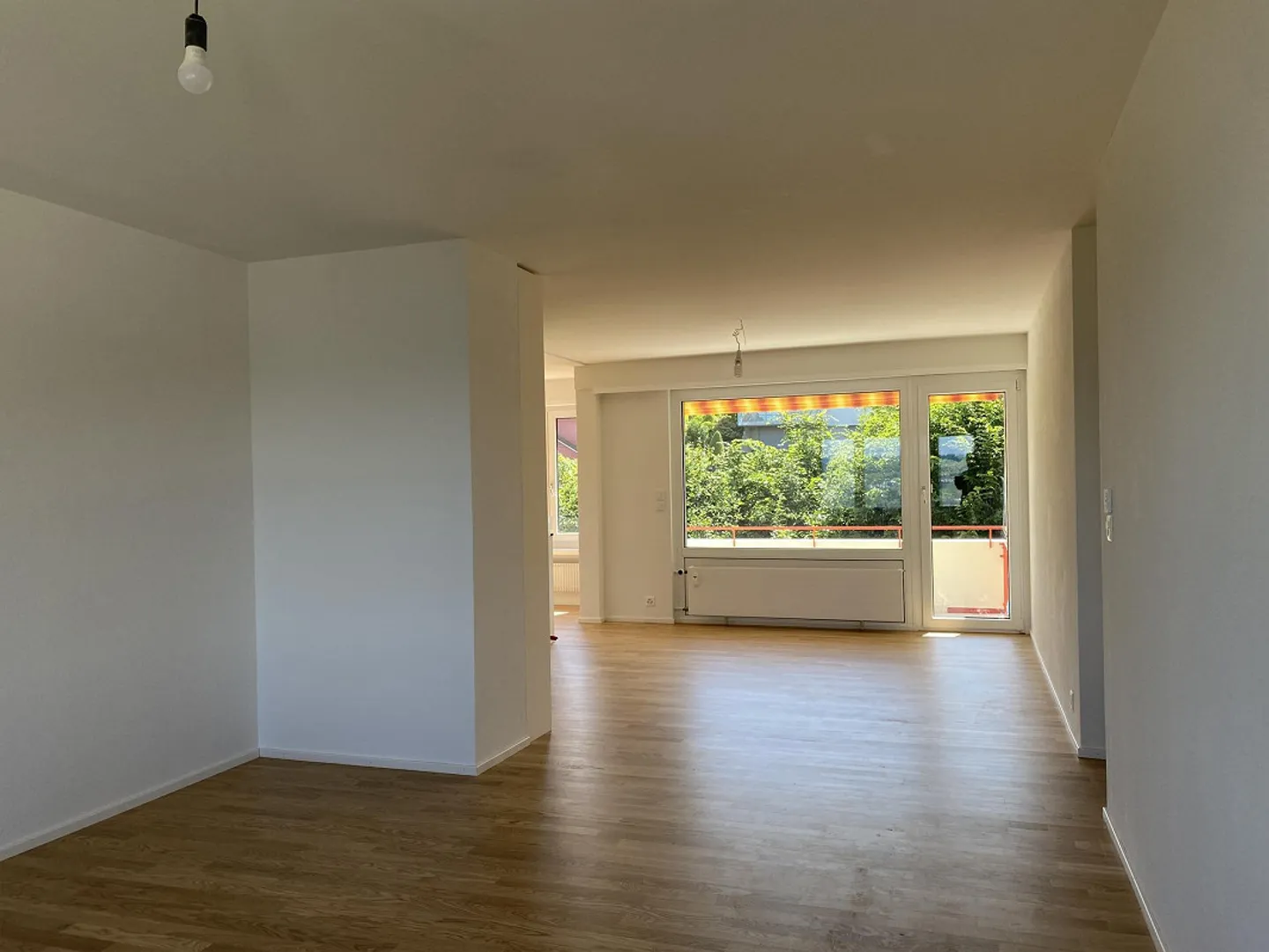 Appartement penthouse de 4 pièces fraîchement rénové avec vue imprenable sur le lac - Photo 2 sur 27