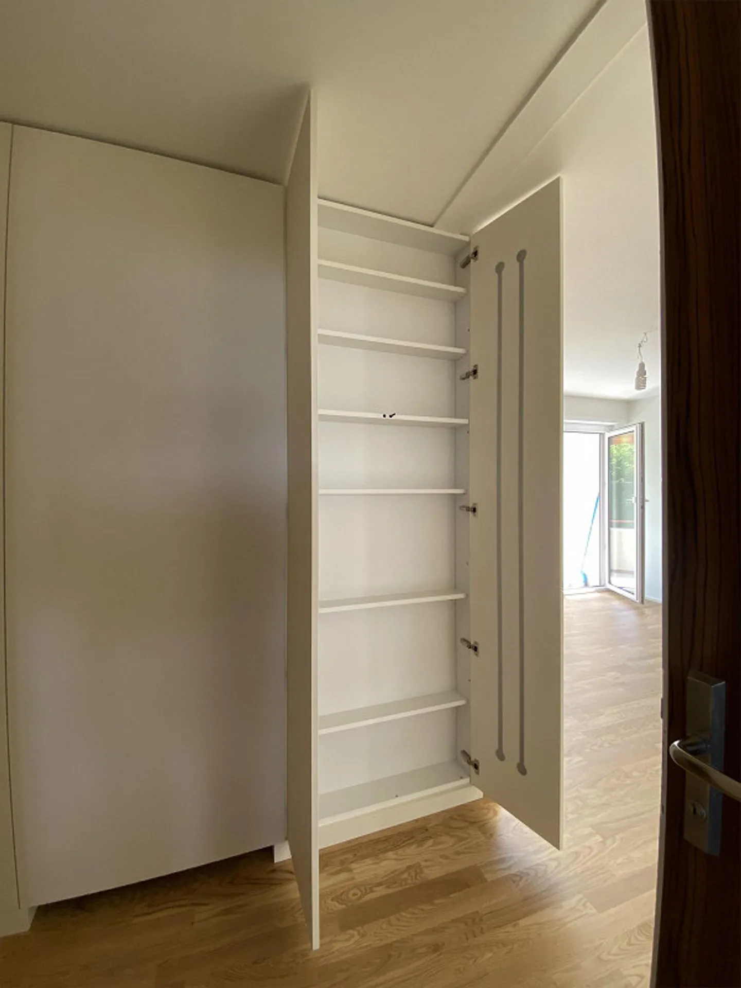 Appartement penthouse de 4 pièces fraîchement rénové avec vue imprenable sur le lac - Photo 24 sur 27