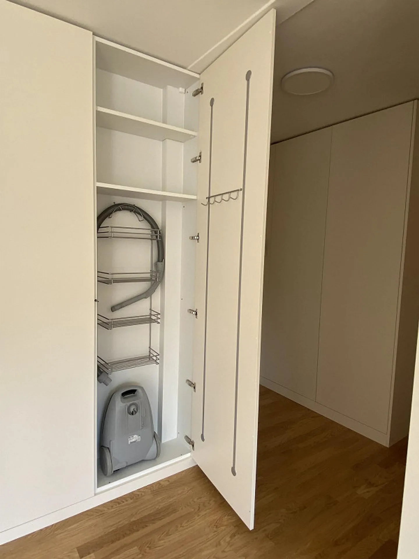 Appartement penthouse de 4 pièces fraîchement rénové avec vue imprenable sur le lac - Photo 23 sur 27