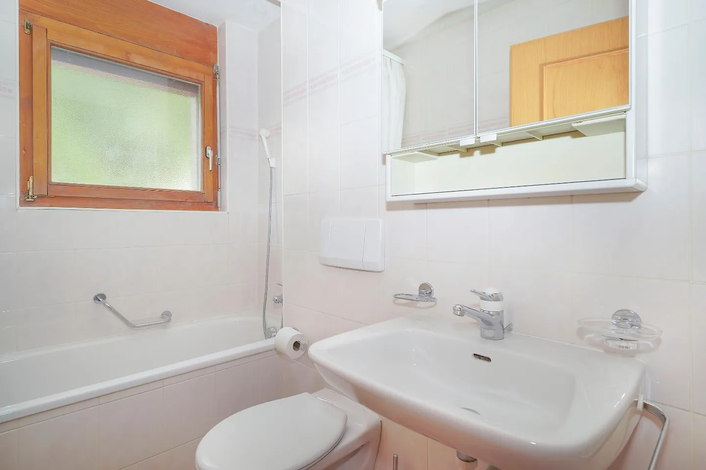 Charming Apartment with Spa - Photo 8 of 9