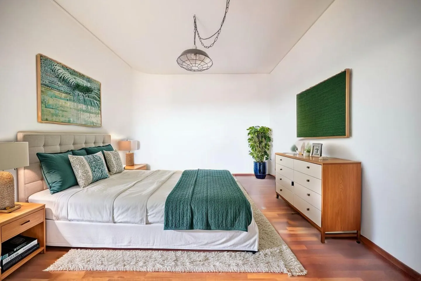 Spacious apartment with double balcony and covered parking - Photo 2 of 5