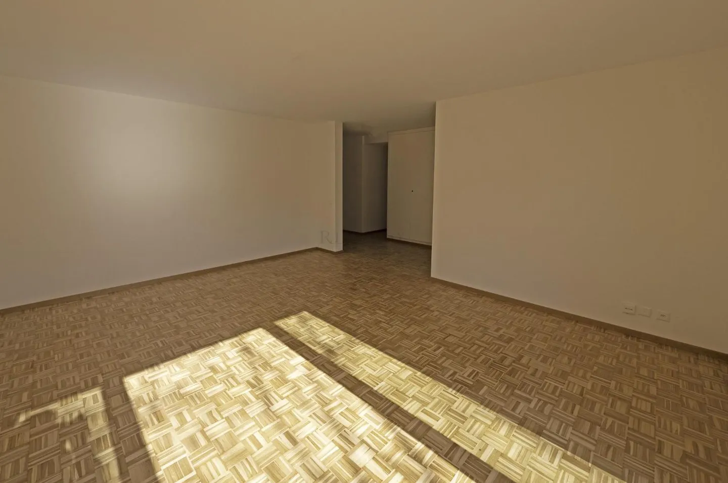 In einer grünen und friedlichen Umgebung, geräumige und helle Wohnung, renoviert, mit doppelten Terrassen und Gärten! - Foto 6 von 10