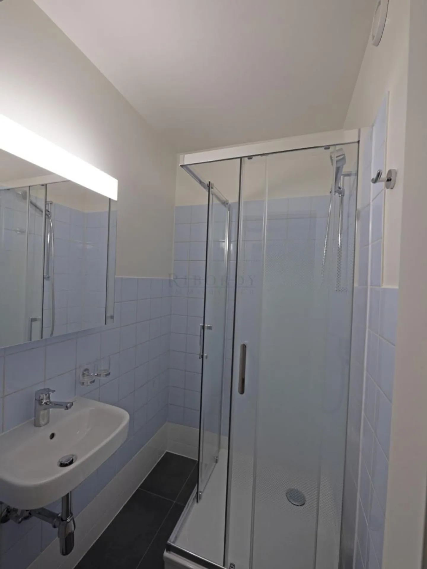 In einer grünen und friedlichen Umgebung, geräumige und helle Wohnung, renoviert, mit doppelten Terrassen und Gärten! - Foto 10 von 10