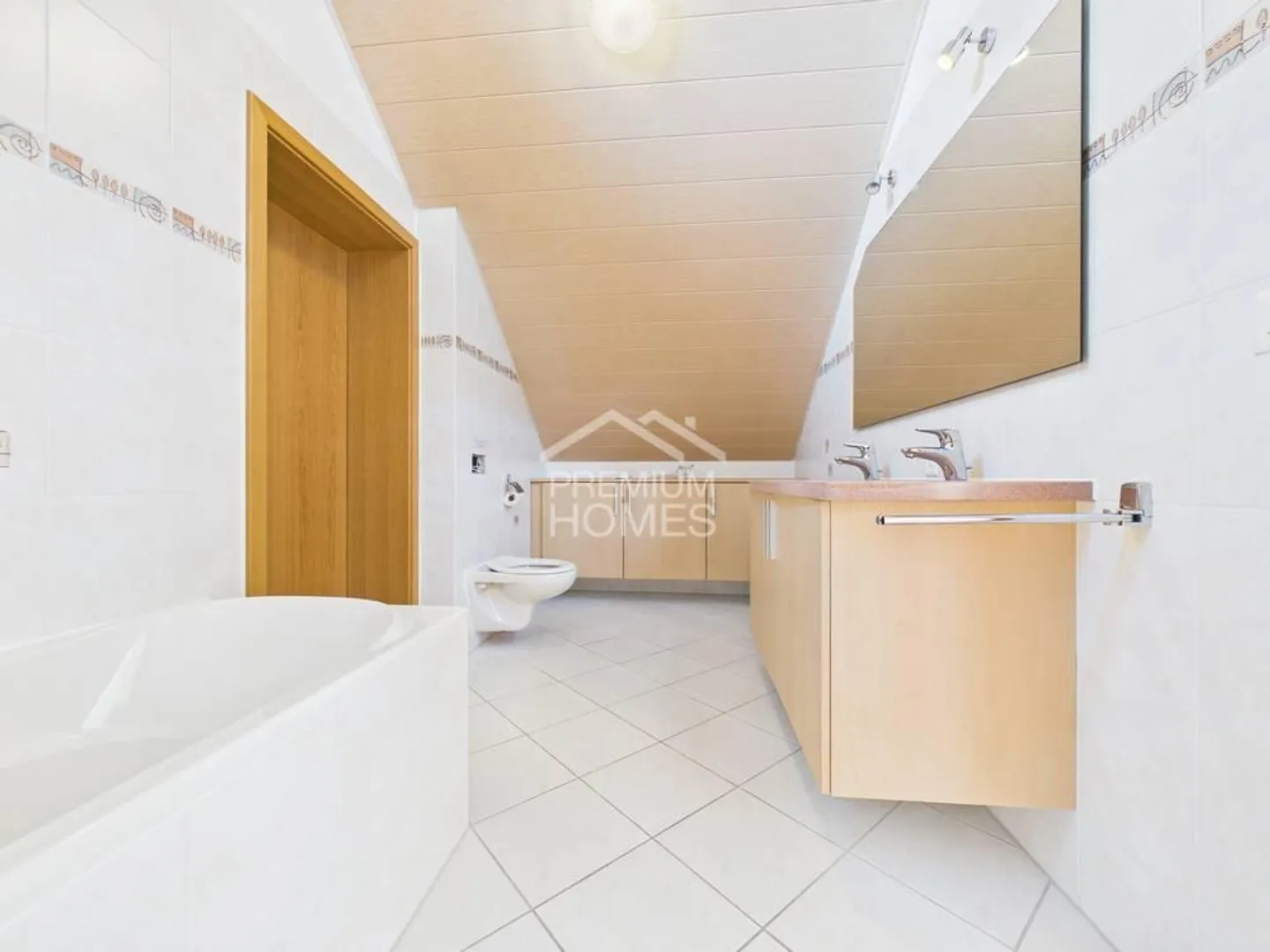 Villa sul lago con comfort moderni - Foto 7 di 8