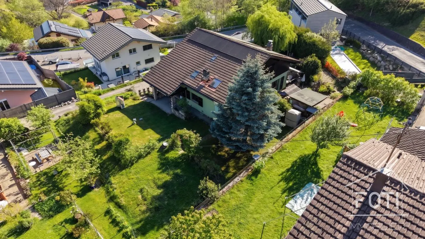 Spacious Chalet with Stunning Views - Photo 10 of 13