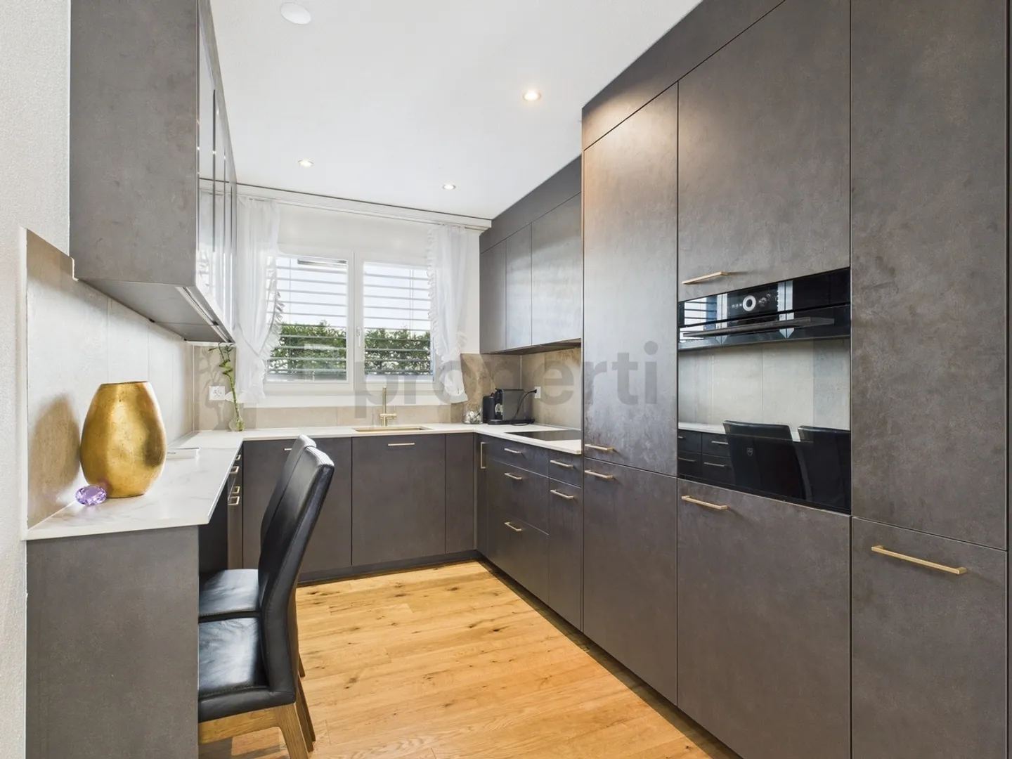 La tua nuova casa a Hergiswil Elegante, centrale e con una terrazza da sogno - Foto 2 di 12