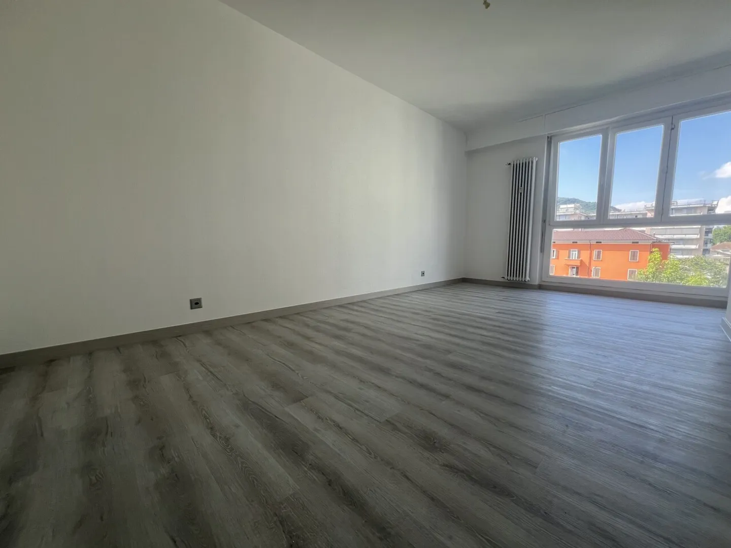 3.5 rooms RECENTLY RENOVATED central area in Chiasso - Photo 3 of 12