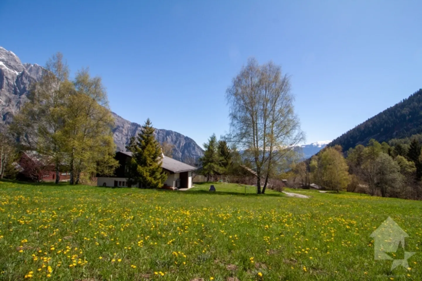 Magnificent chalet 5 minutes from the thermal baths and ski slopes - Photo 12 of 20