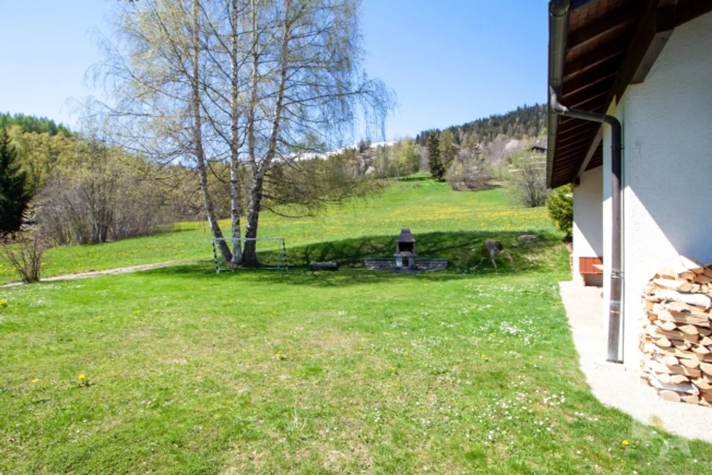 Magnificent chalet 5 minutes from the thermal baths and ski slopes - Photo 16 of 20