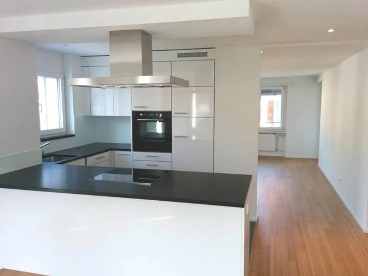 Helle Wohnung in Binningen - Foto 1 von 4