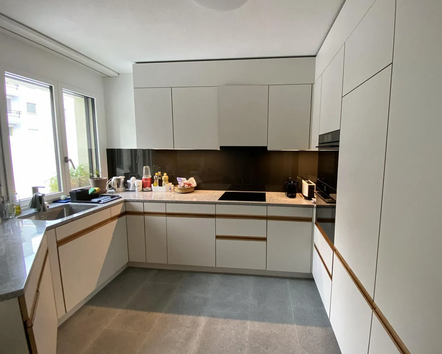 Ampio appartamento di 3,5 stanze con area giardino in una posizione privilegiata - Foto 2 di 9