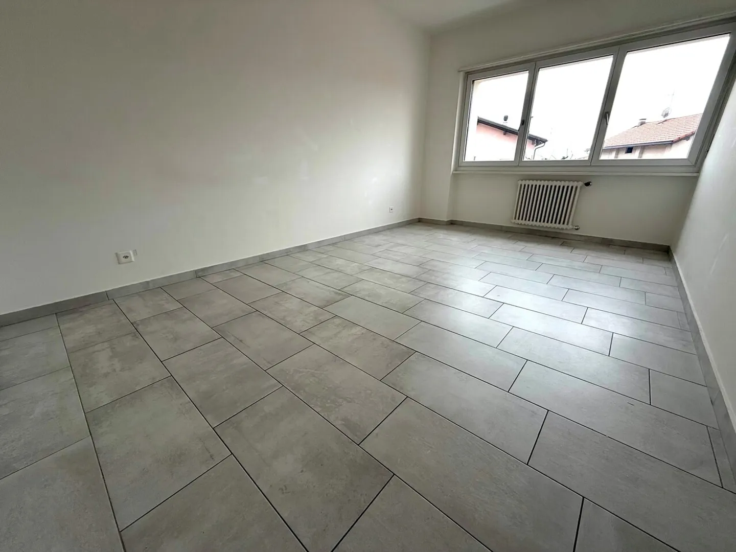 Modern 2.5 rooms large size with private washing machine - Photo 2 of 9