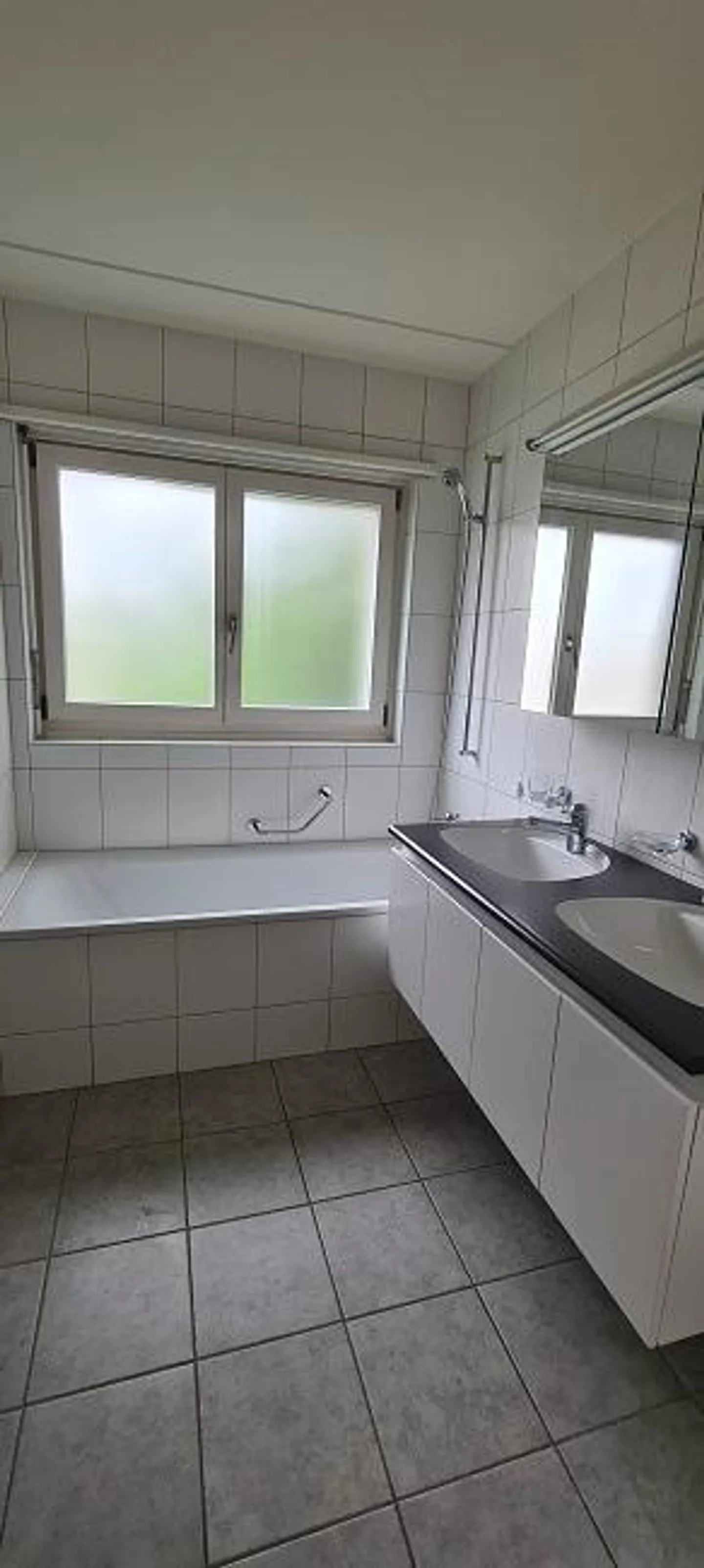 Grosszügige Wohnung mit Weitblick auf den Gurten - Foto 3 von 12