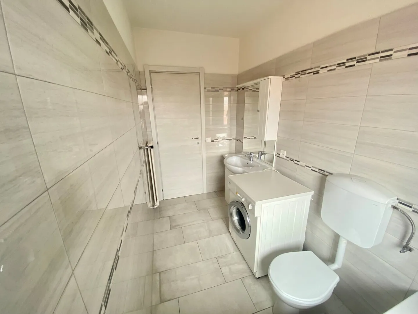 Modern 2.5 rooms large size with private washing machine - Photo 6 of 9