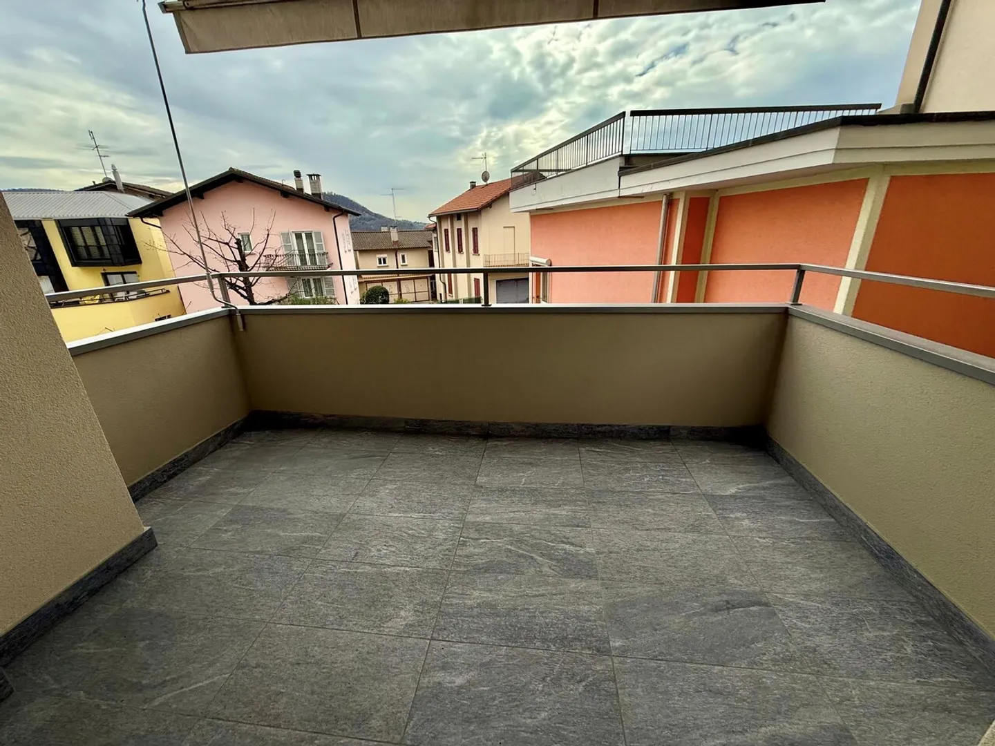 Modern 2.5 rooms large size with private washing machine - Photo 7 of 9