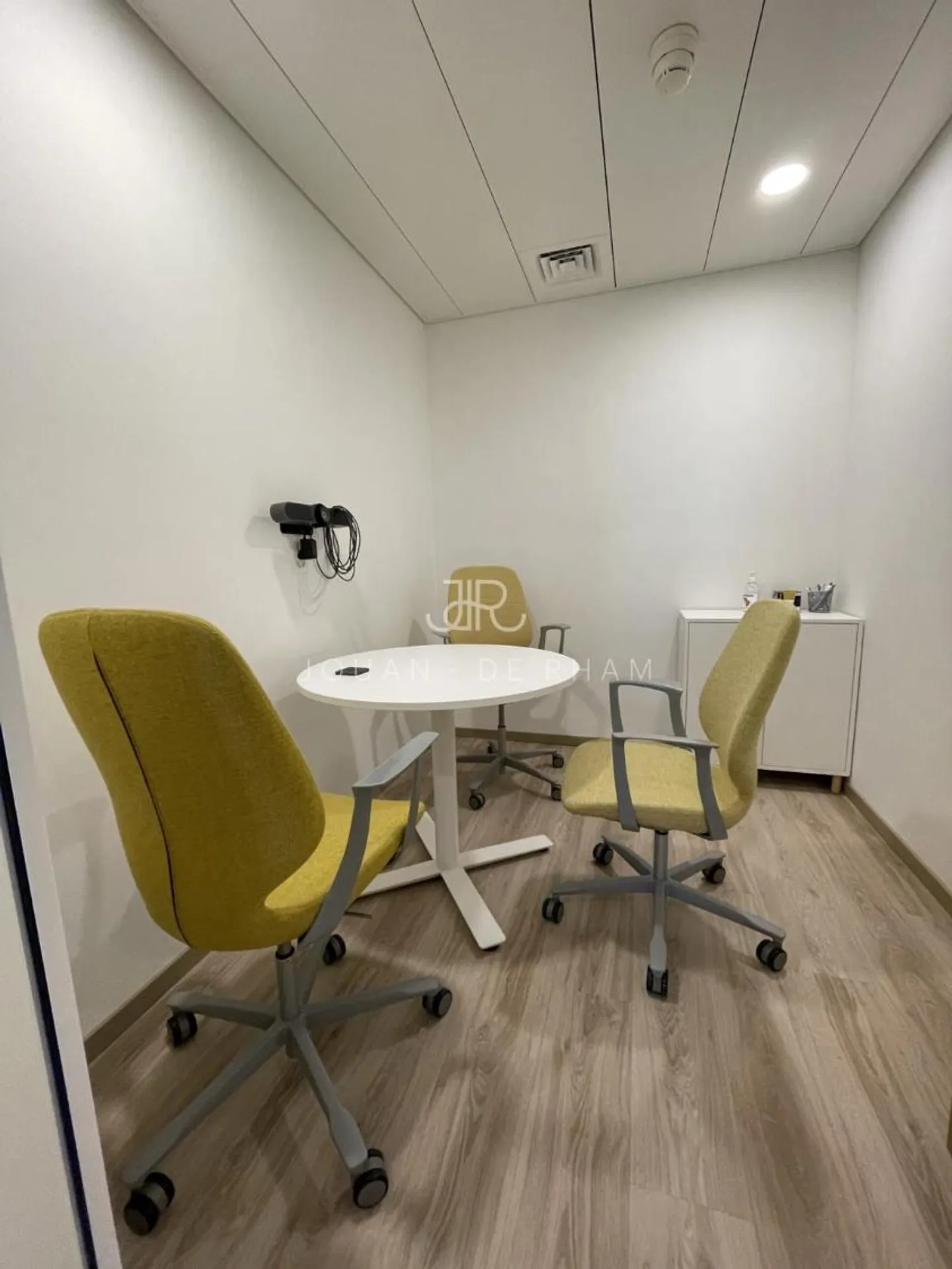 Modern Lab & Office Space - Photo 4 of 8