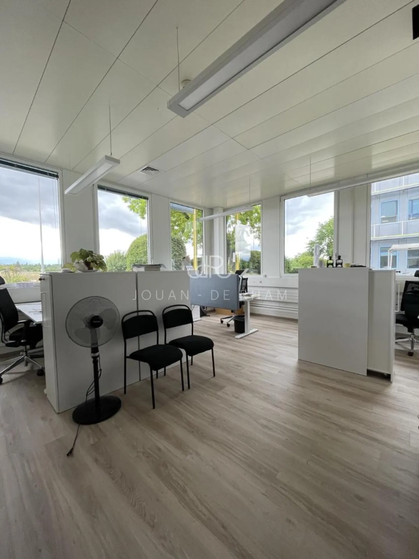 Modern Lab & Office Space - Photo 5 of 8