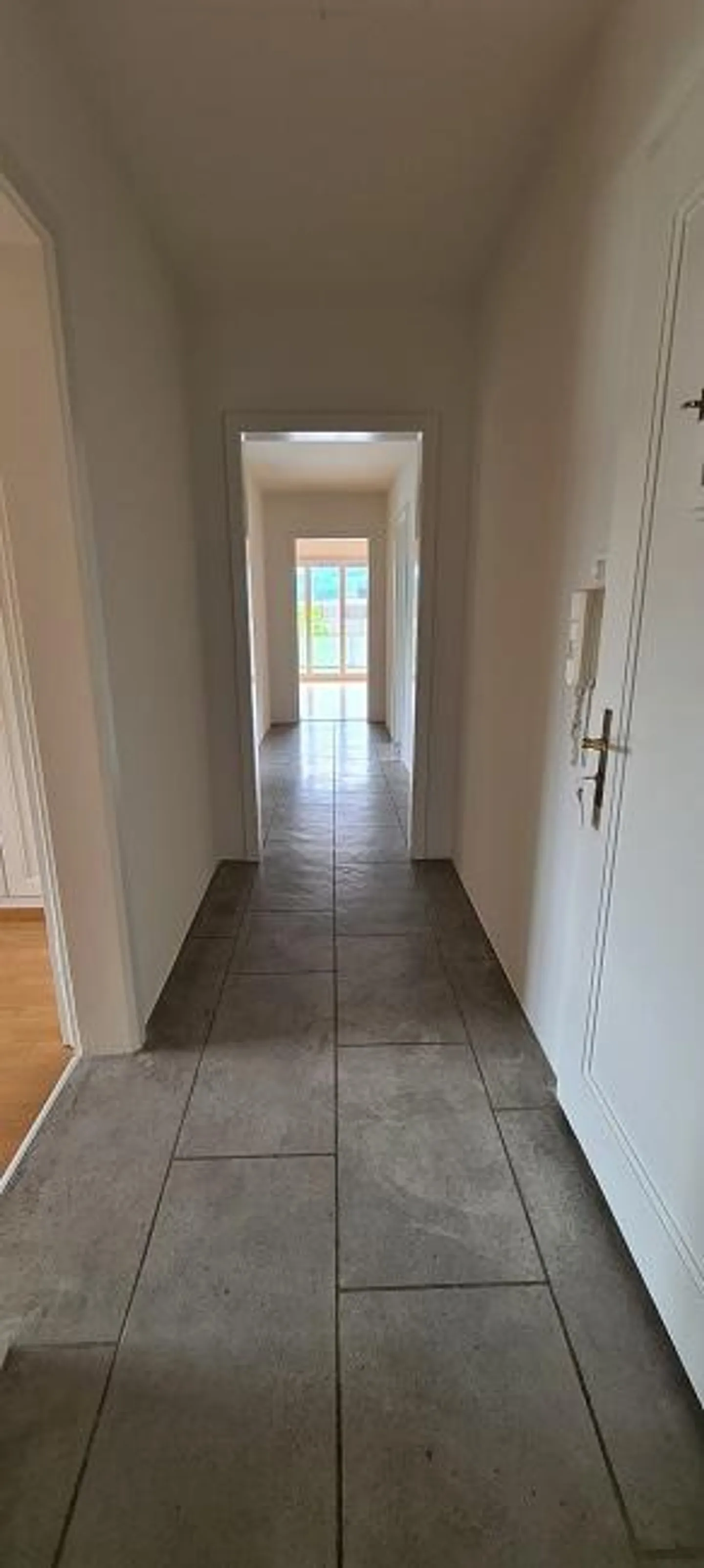 Grosszügige Wohnung mit Weitblick auf den Gurten - Foto 6 von 12