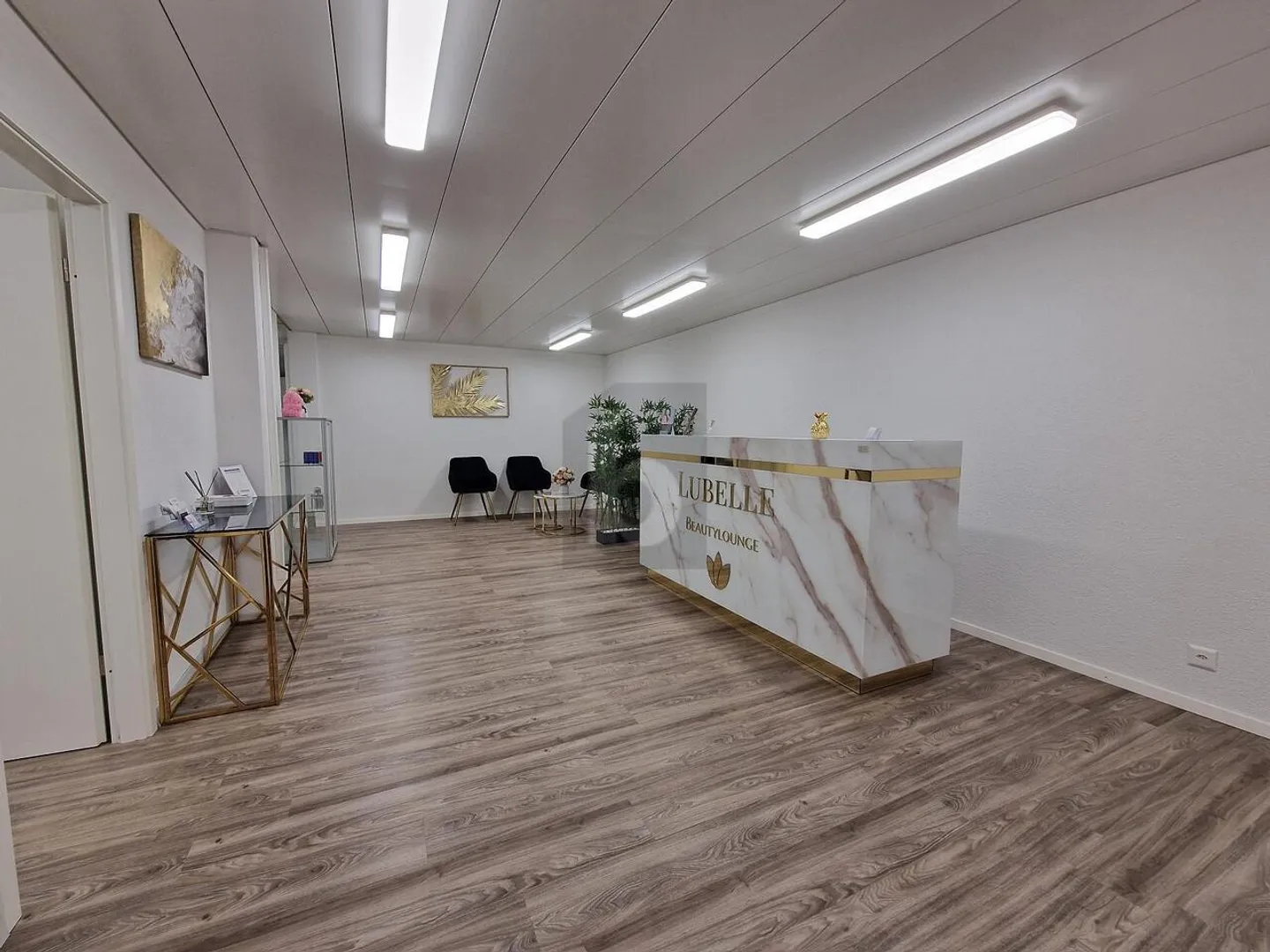 STUDIO SPAZIOSO IN UNA POSIZIONE CENTRALE - Foto 1 di 6