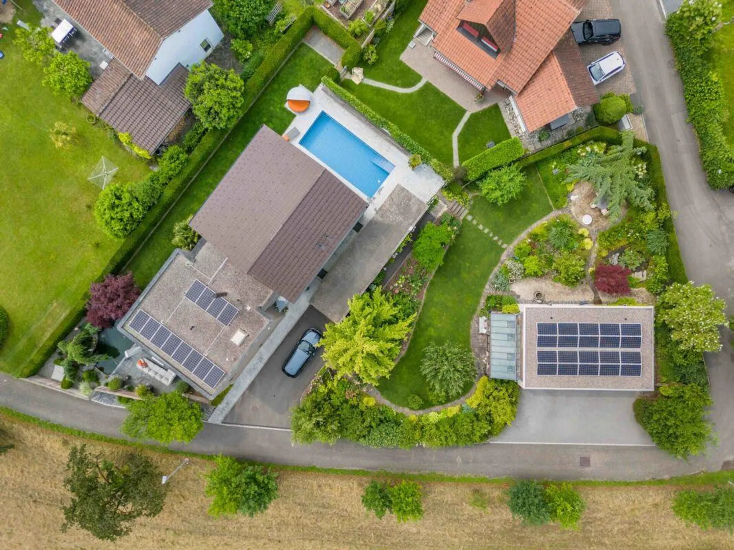Villa lussuosa di 6,5 stanze con bellissimo giardino, area piscina e stagno di koi - Foto 22 di 24