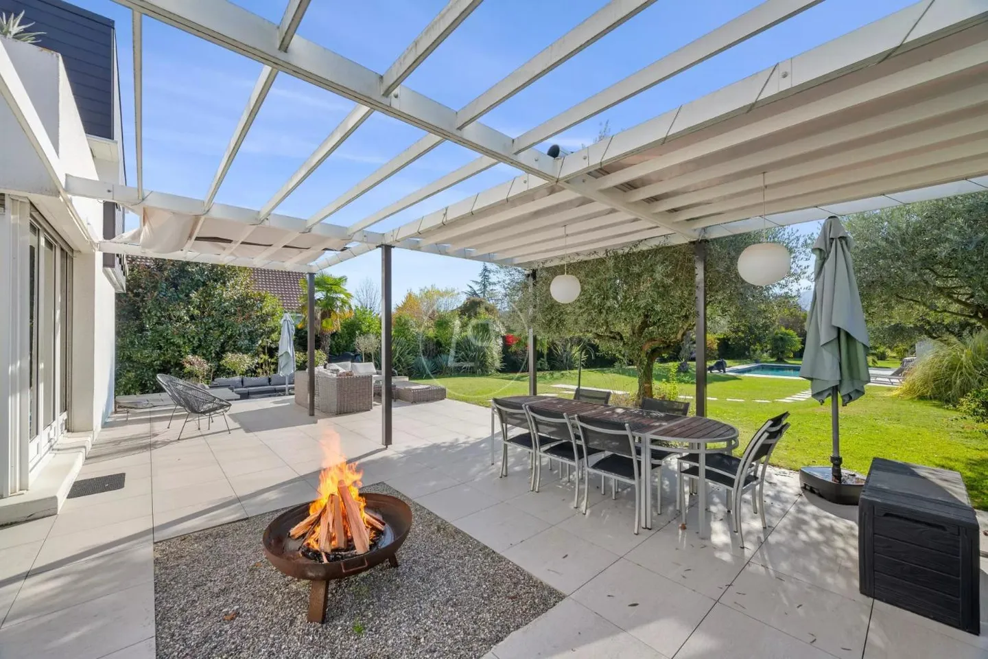 Moderne Villa im Genfer Umland - Foto 2 von 13